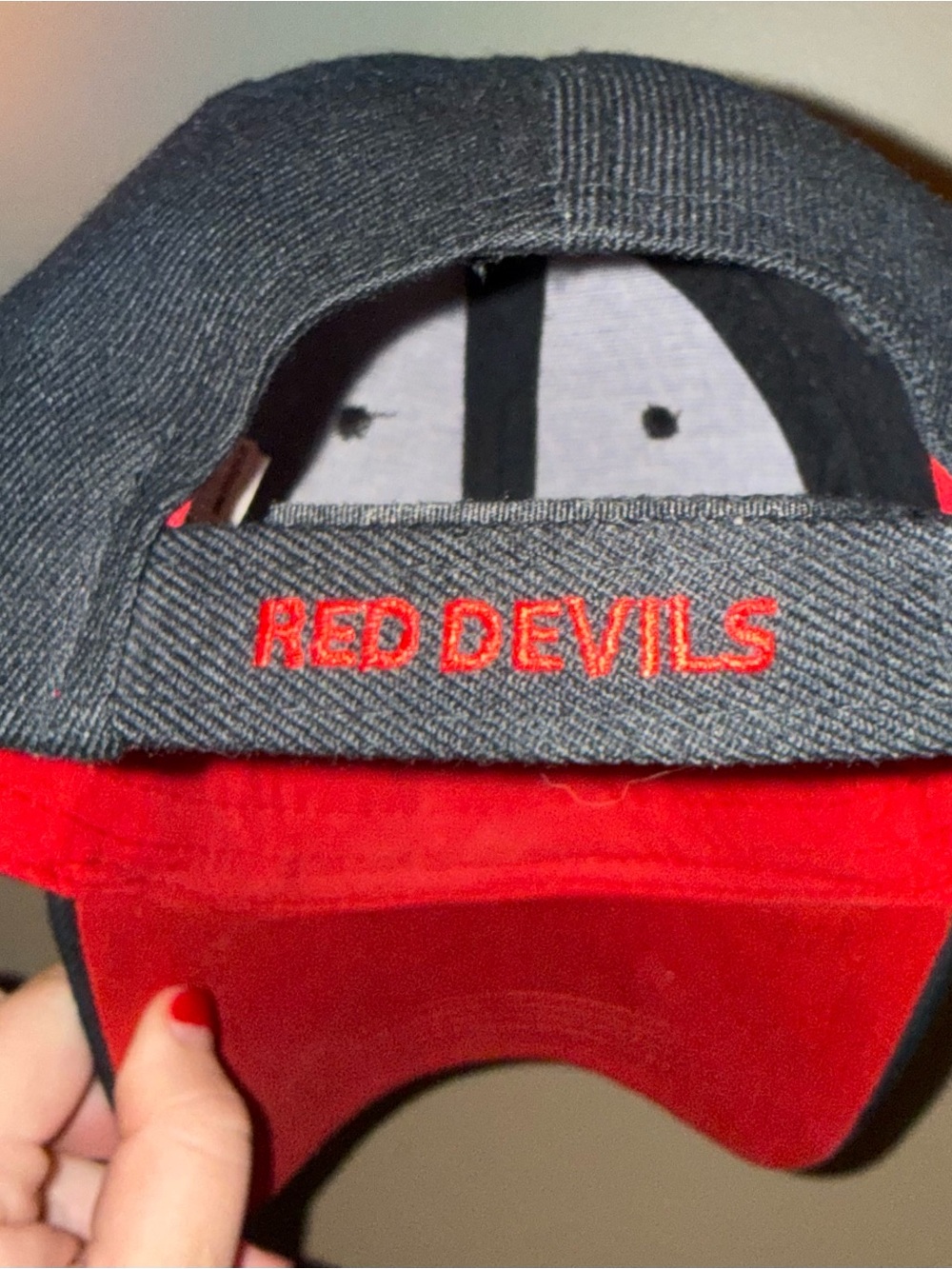 Manchester United Embroidered Black Cap with Team Emblem - Picture 5 of 5
